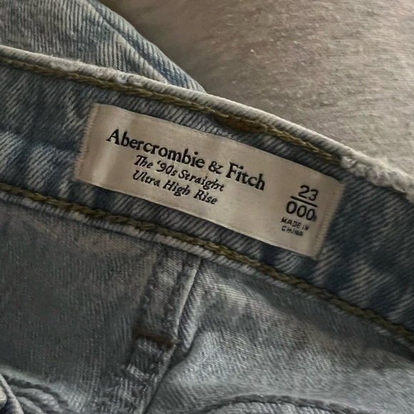 A&F Ultra High Rise 90s Straight Jean - Picture 5 of 7
